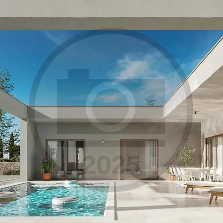 Beautiful Home In Tar Пореч